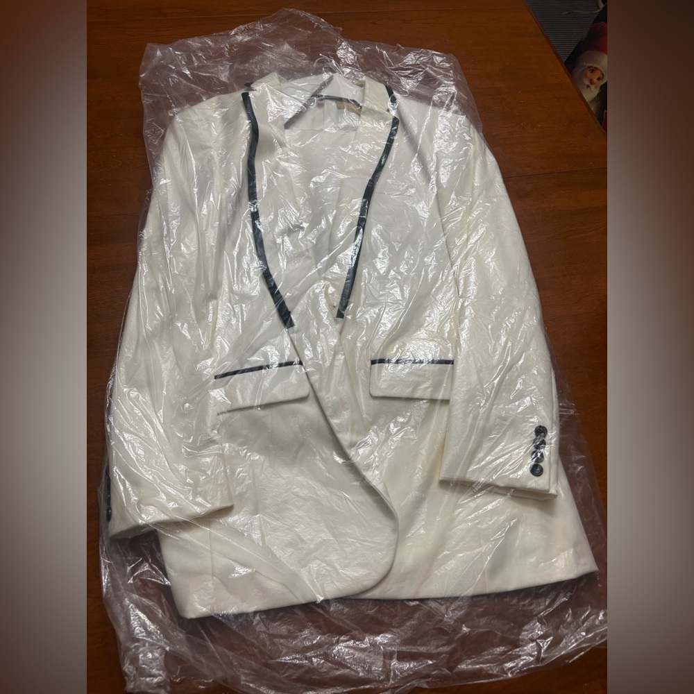 Point Zero Ivory Blazer with Dark Accents